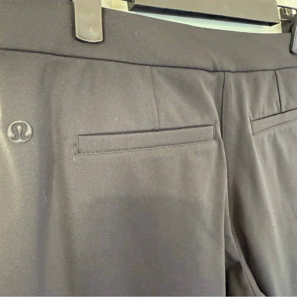 Lululemon‎ black tapered leg mid rise pants 7/8 length luxtreme women's size M